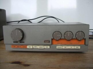 Quad 33  förförstärkare.